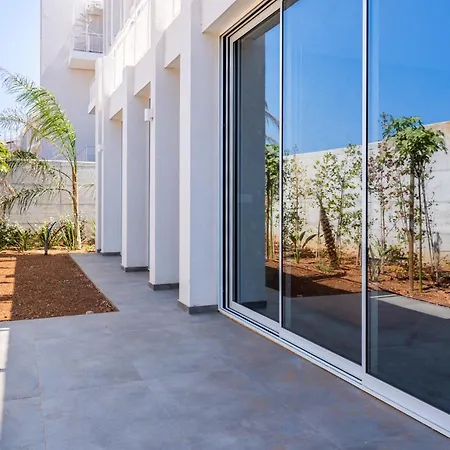 Blu Horizon - Stylish Living With Pool & Balconies In Protaras *