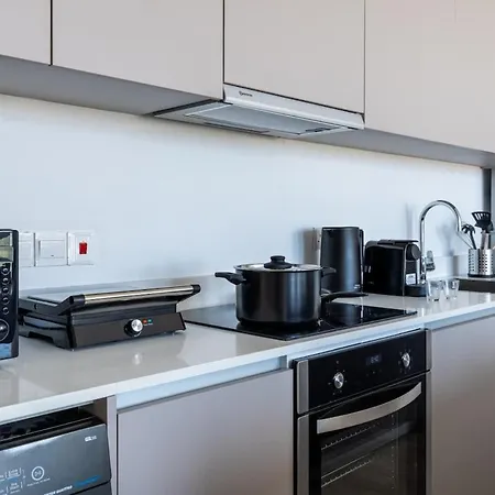 Blu Horizon - Stylish Living With Pool & Balconies In Protaras *