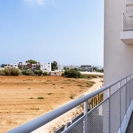 Blu Horizon - Stylish Living With Pool & Balconies In Protaras Apartment