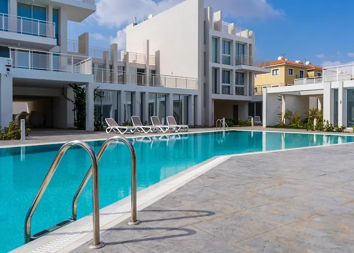 Blu Horizon - Stylish Living With Pool & Balconies In Protaras Paralimni