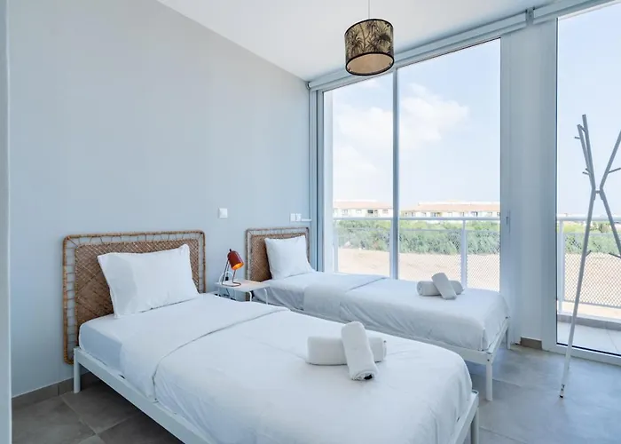 Blu Horizon - Stylish Living With Pool & Balconies In Protaras *