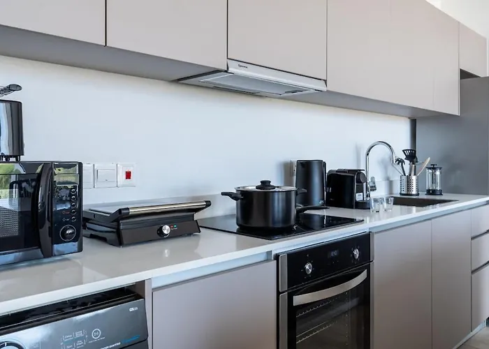 Blu Horizon - Stylish Living With Pool & Balconies In Protaras *