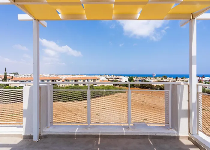 Blu Horizon - Stylish Living With Pool & Balconies In Protaras *