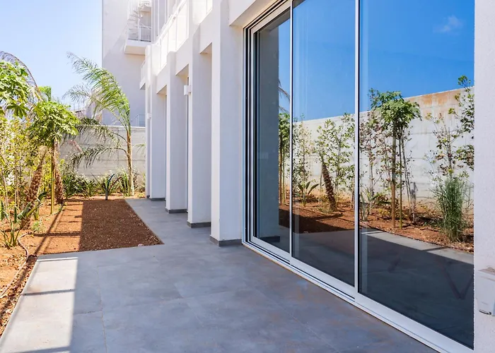 Blu Horizon - Stylish Living With Pool & Balconies In Protaras *